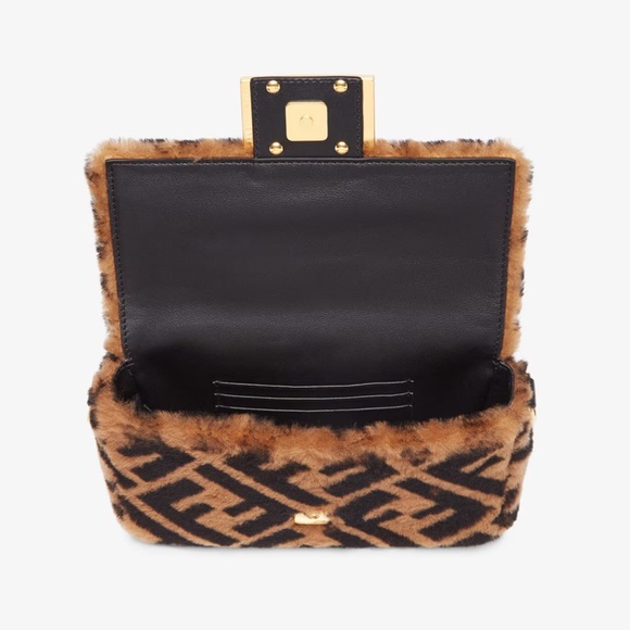 Fendi Baguette Mini shearling sheepskin bag - Picture 2 of 12